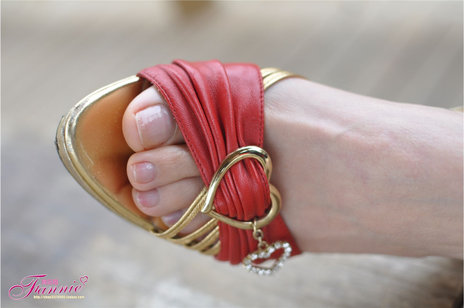 休闲时光。红凉拖  芬妮高清丝足